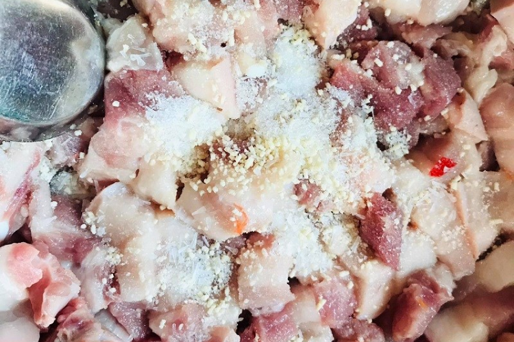 cách làm thịt ba chỉ kho dưa chua hình 4