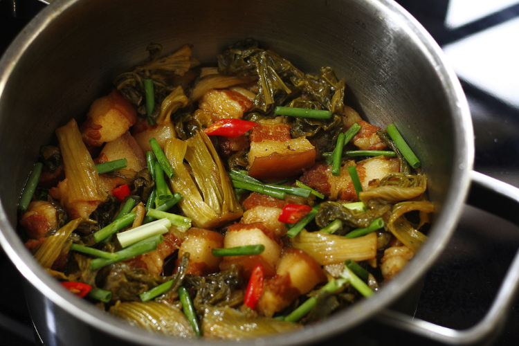 cách làm thịt ba chỉ kho dưa chua hình 5