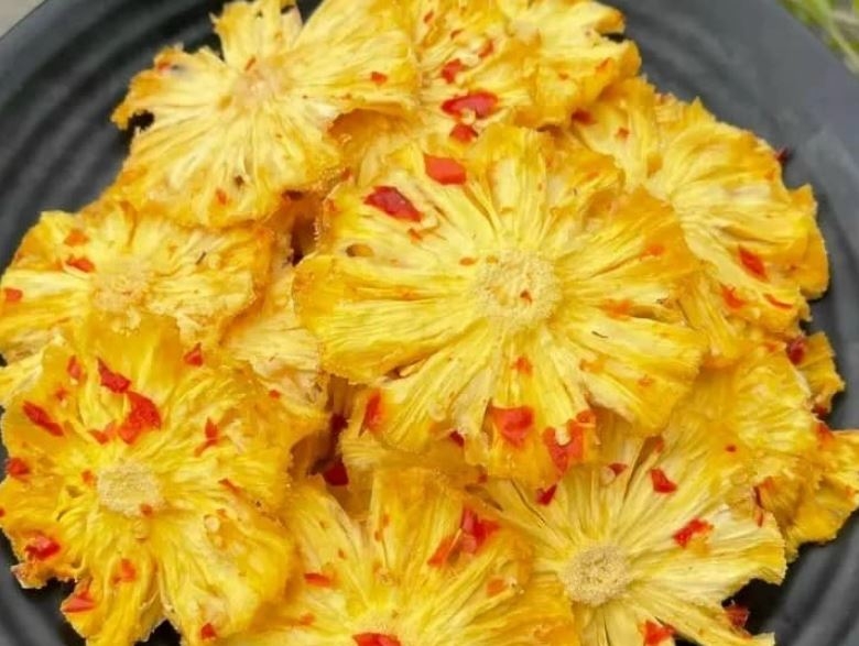 cách làm thơm sấy muối ớt 4