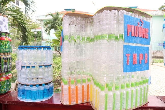 cách làm thùng rác bằng chai nhựa (hình 8)