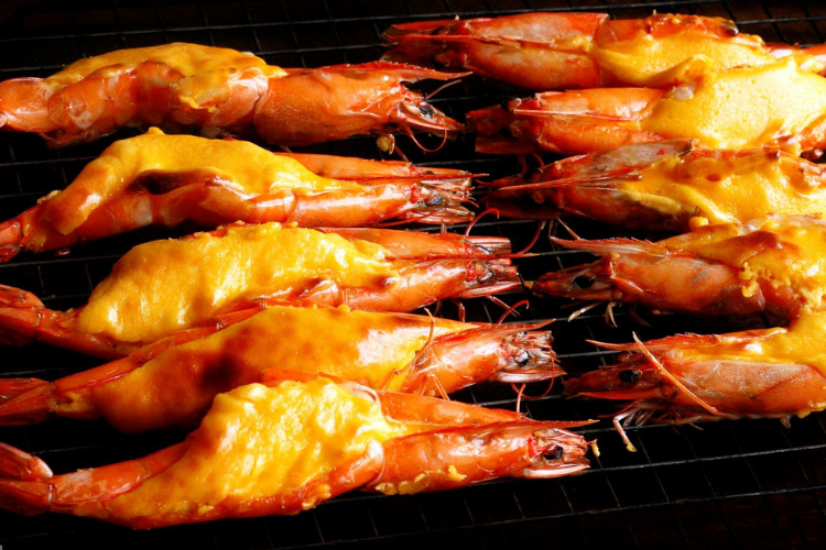 Cách làm tôm nướng sốt phô mai hình 4