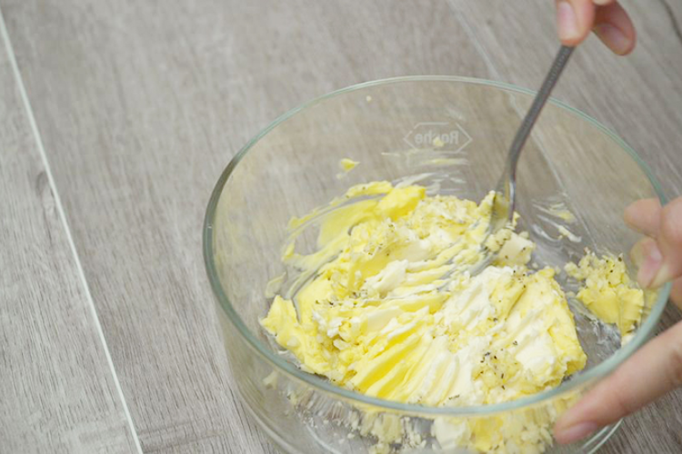 Cách làm tôm nướng sốt phô mai hình 6