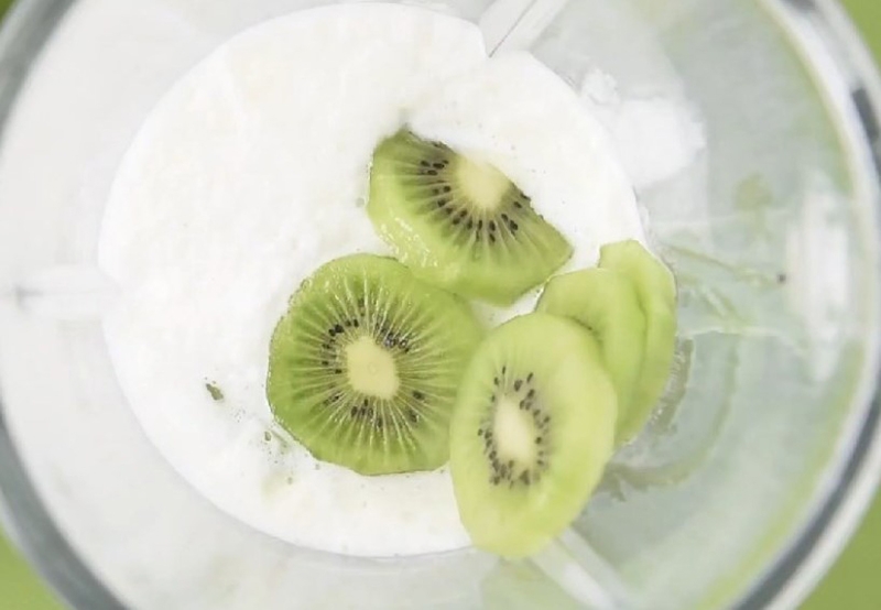 Chia sẻ với chị em cách làm trà sữa kiwi (hình 5)
