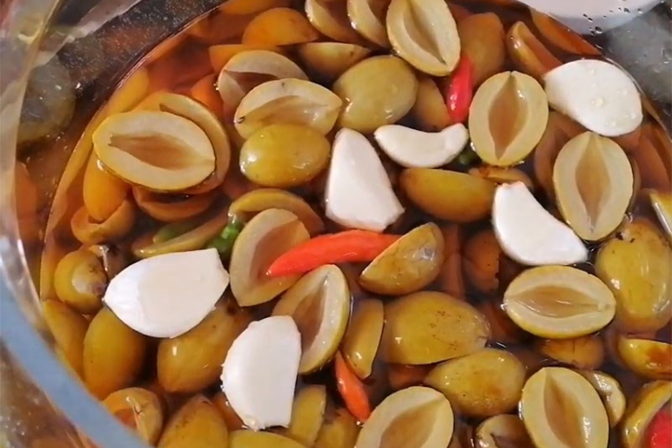 cách làm trám ngâm mắm hình 5