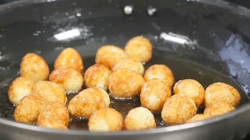 cách làm trứng cút rim bơ tỏi (hình 5)