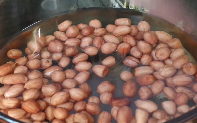 Mách bạn cách làm xôi gà nước cốt dừa đậu phộng (hình 5)