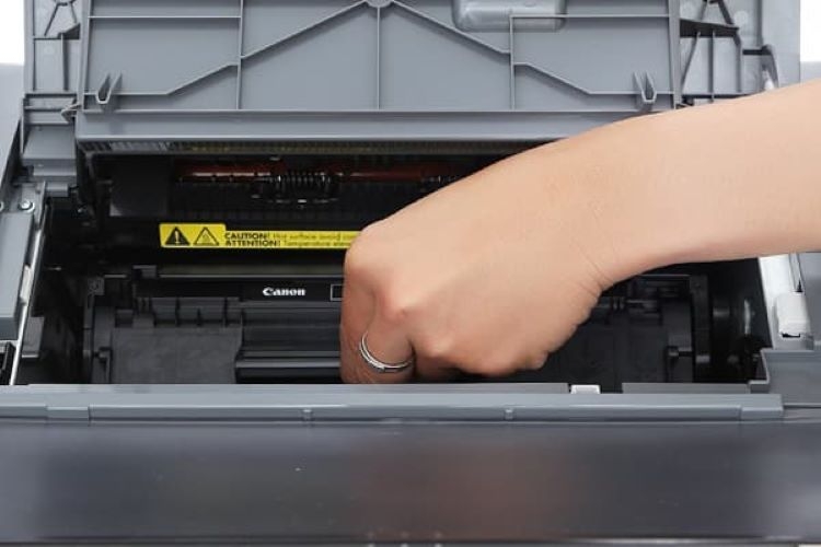 Cách lắp hộp mực máy in Canon 2900 (ảnh 3)