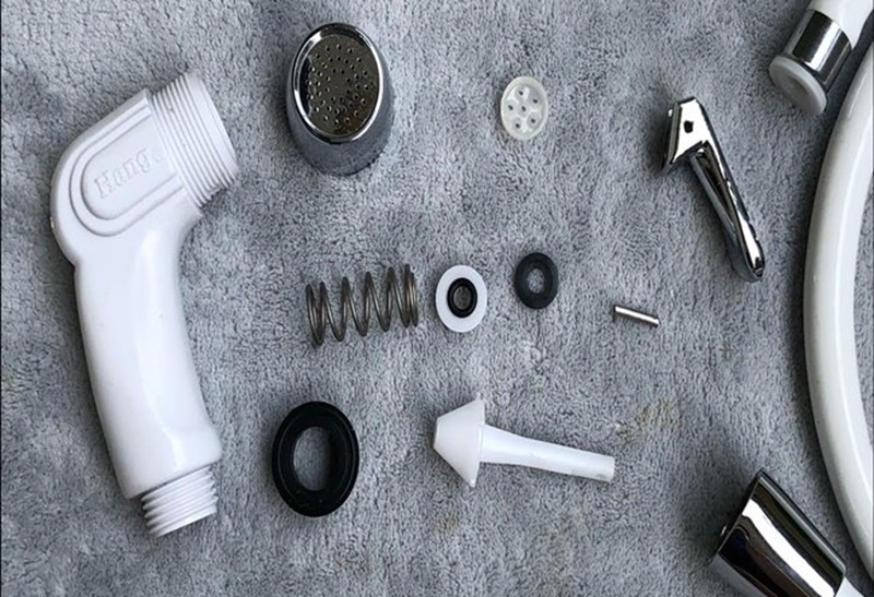 cách lắp vòi xịt vệ sinh 3
