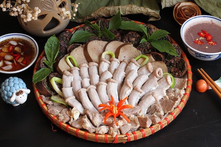 Cách luộc lòng non ngon: Bí quyết luộc lòng trắng giòn, không hôi và dễ bóc