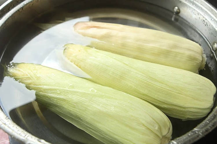 cách luộc ngô hình 5