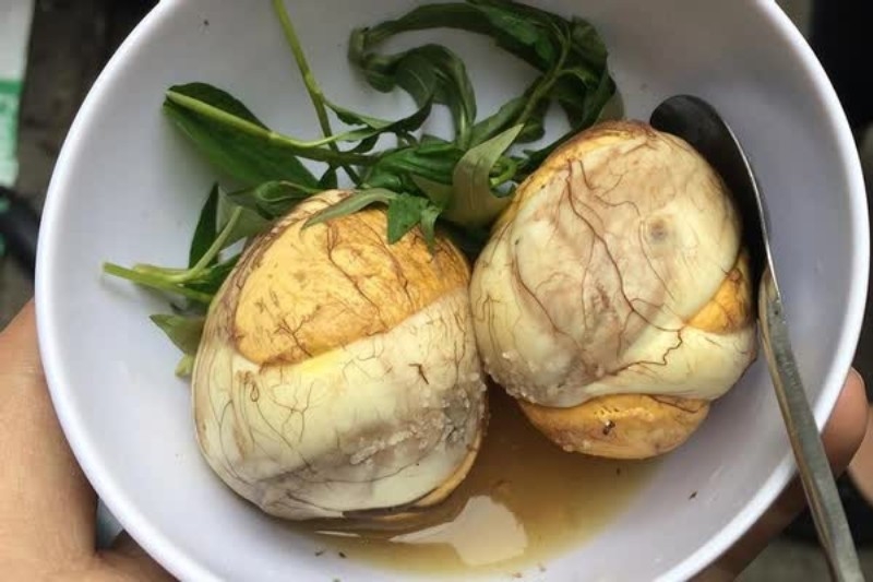 cách luộc trứng vịt lộn 1
