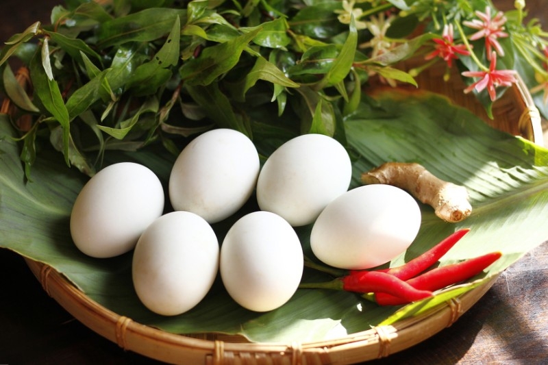 cách luộc trứng vịt lộn 3