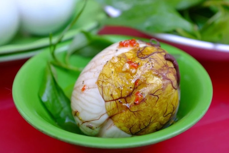 cách luộc trứng vịt lộn 6