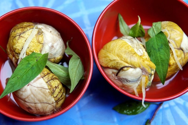 cách luộc trứng vịt lộn 8