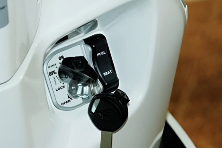 Cách mở cốp xe Vision hình 4