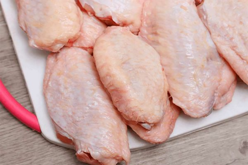 Cách nấu bắp non kho cánh gà (hình 2)