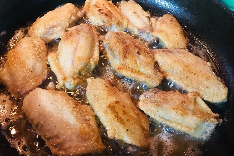 Cách nấu bắp non kho cánh gà (hình 7)