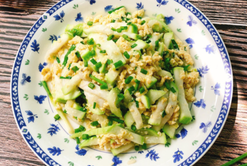 Cách nấu bầu xào trứng - hình 9