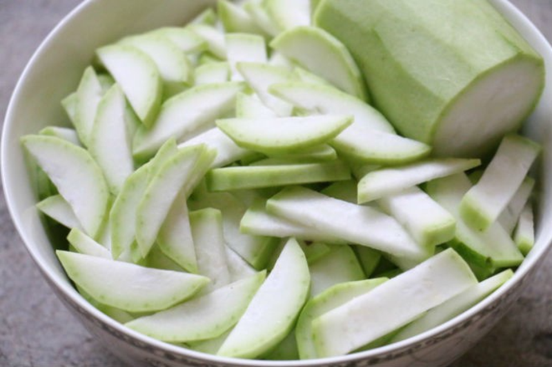 Cách nấu bầu xào trứng - hình 3