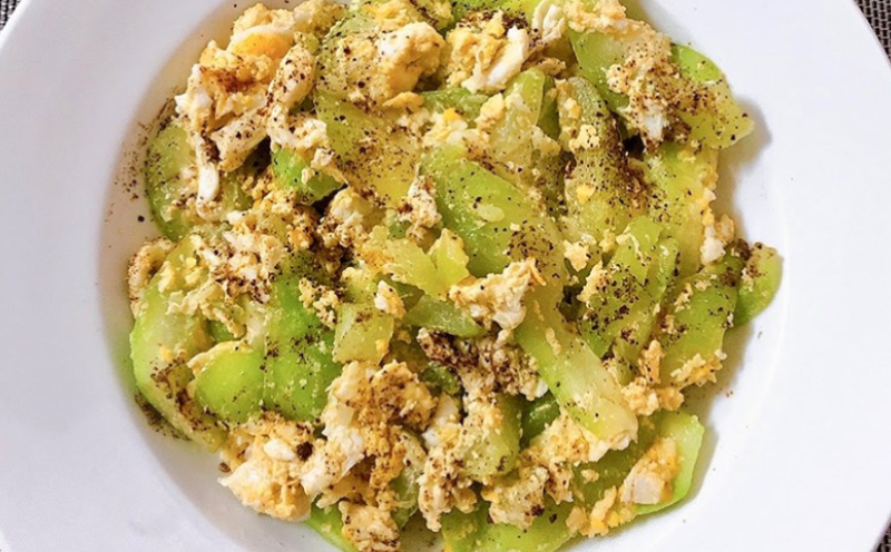 Cách nấu bầu xào trứng - hình 8