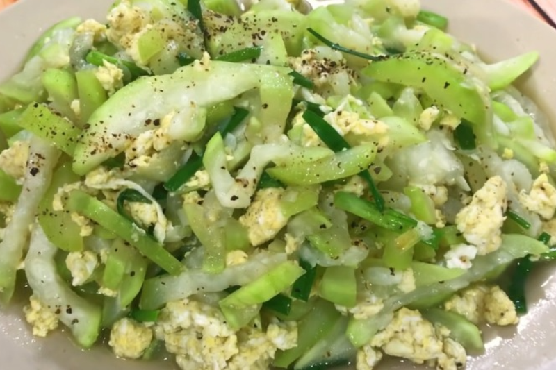 Cách nấu bầu xào trứng thơm ngon, mềm ngọt, dễ làm cho bữa cơm gia đình thanh mát