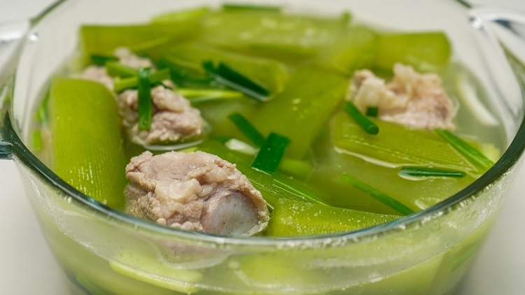Cách nấu canh bí xanh với xương (Hình 5)