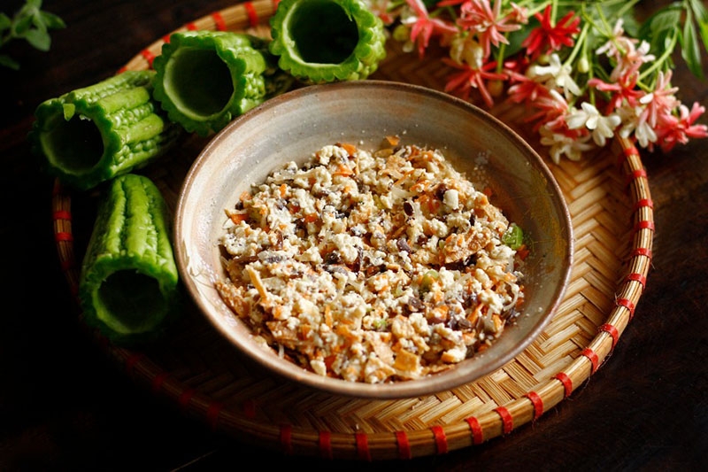 Cách nấu canh mướp đắng hầm (hình 4)