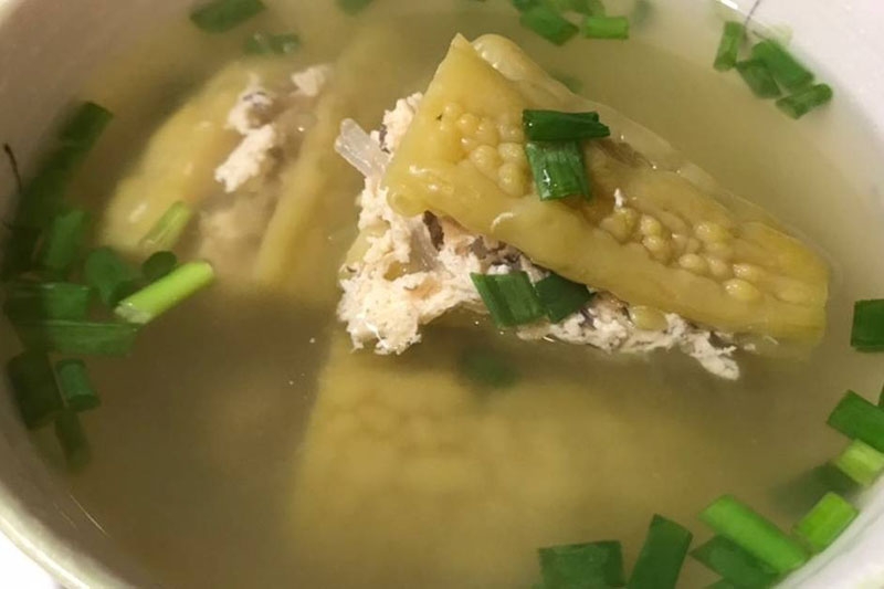 Cách nấu canh mướp đắng hầm (hình 7)