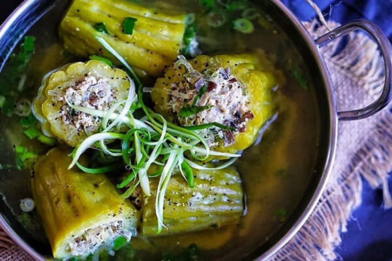 Cách nấu canh mướp đắng hầm (hình 6)