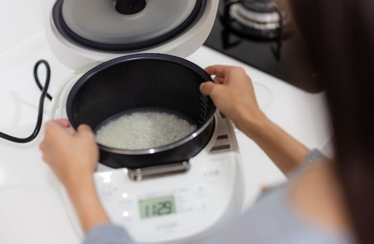 Cách nấu cơm bằng giấm và muối (Hình 6)