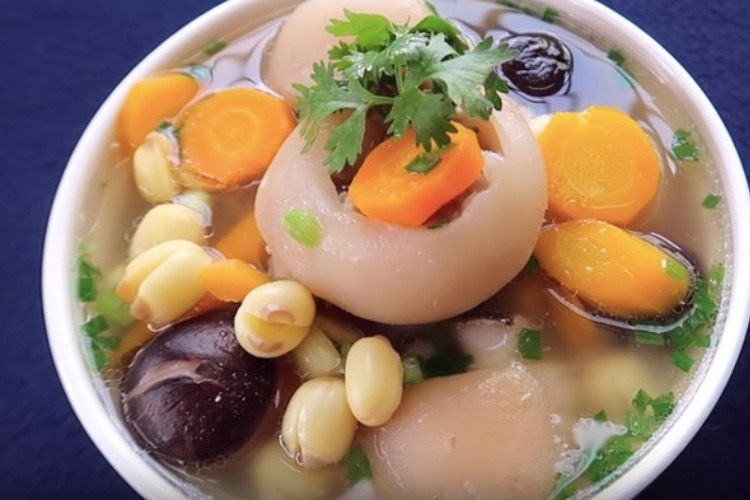 cách nấu đuôi heo hầm rau củ ảnh 5