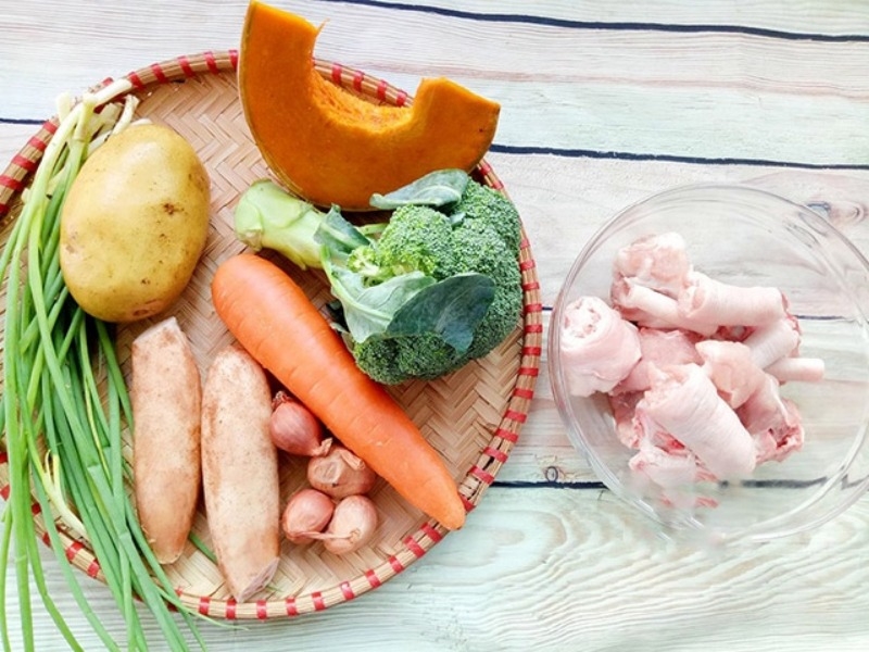 cách nấu đuôi heo hầm rau củ ảnh 9