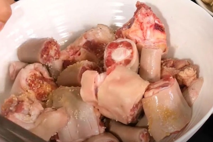 Cách nấu lẩu đuôi bò miền Bắc 6