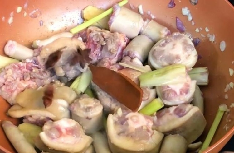Cách nấu lẩu đuôi bò miền Bắc 7
