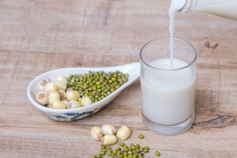 cách nấu sữa hạt sen 8