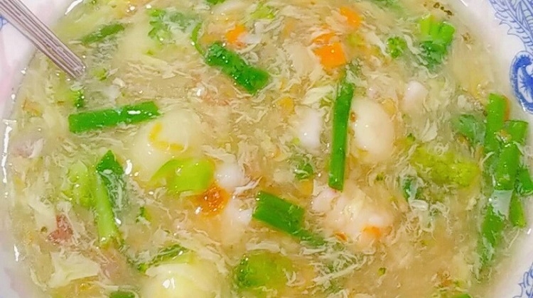 Cách nấu súp tôm trứng cút (Hình 5)