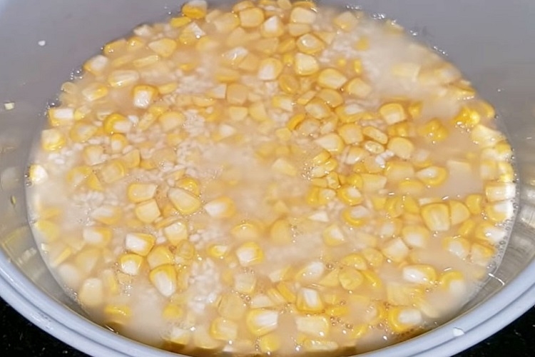 Cách nấu xôi bắp Mỹ bằng nồi cơm điện (Hình 8)