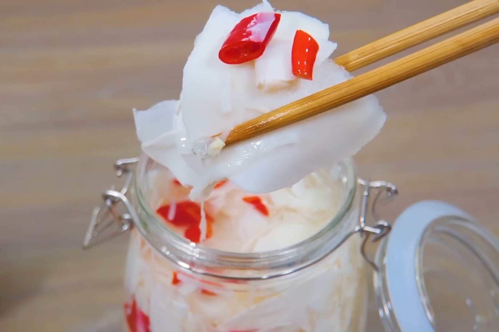 Hướng dẫn cách ngâm măng chua trắng phau, giòn ngon, không hề bị đắng hay nổi váng