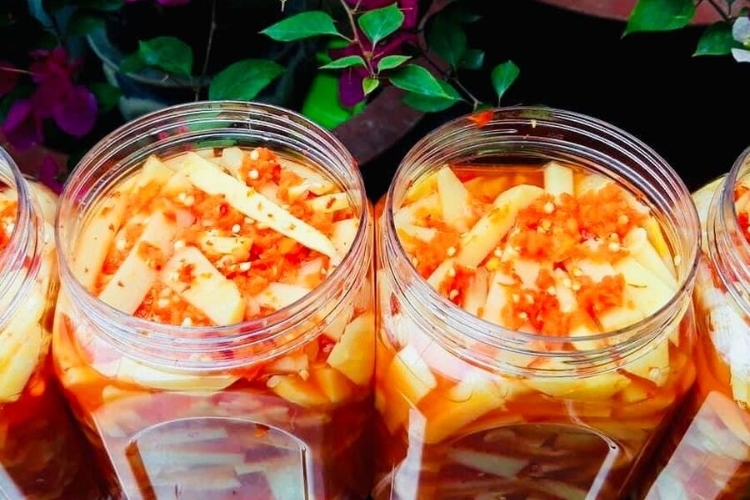 Cách ngâm măng ớt chua cay đơn giản, giòn ngon, bảo quản được lâu và không hề bị đắng