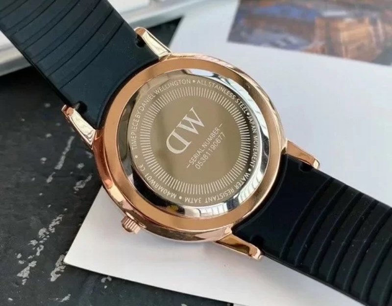 Cách nhận biết đồng hồ DW chính hãng (ảnh 2)