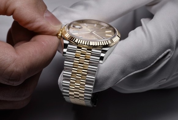 cách nhận biết đồng hồ Rolex chính hãng 6