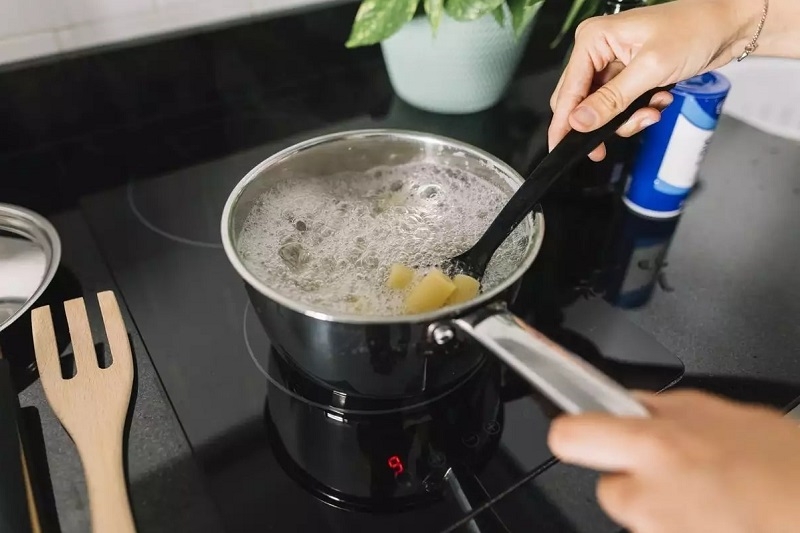 Cách nhận biết nồi có đáy từ hay không ảnh 1