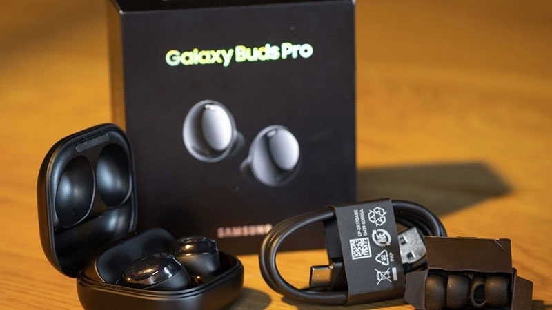 nhan biet tai nghe bluetooth samsung day pin