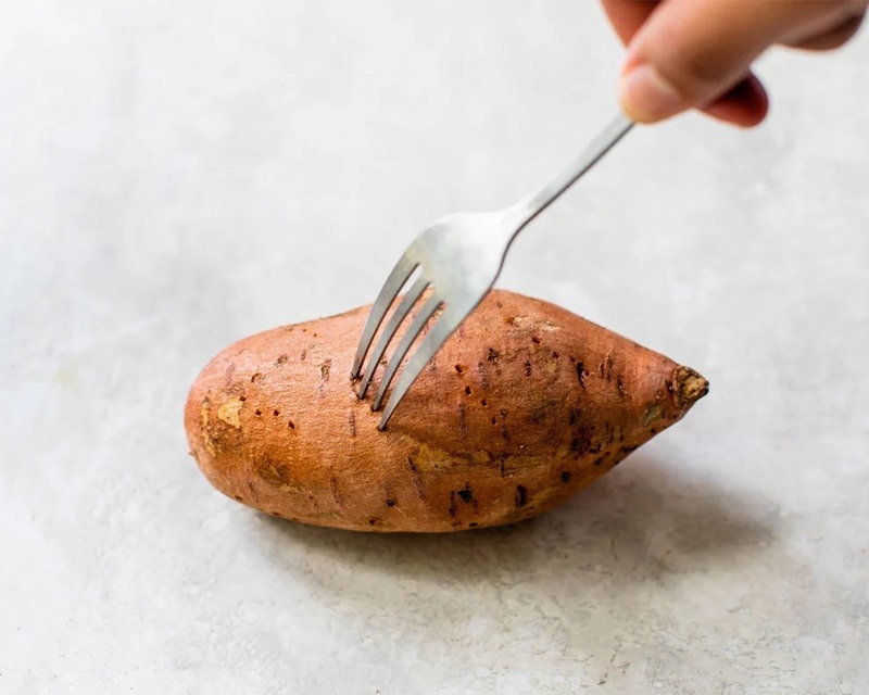 cách nướng khoai héo vỏ chảy mật hình 4