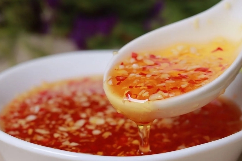 Cách pha nước chấm nem 4