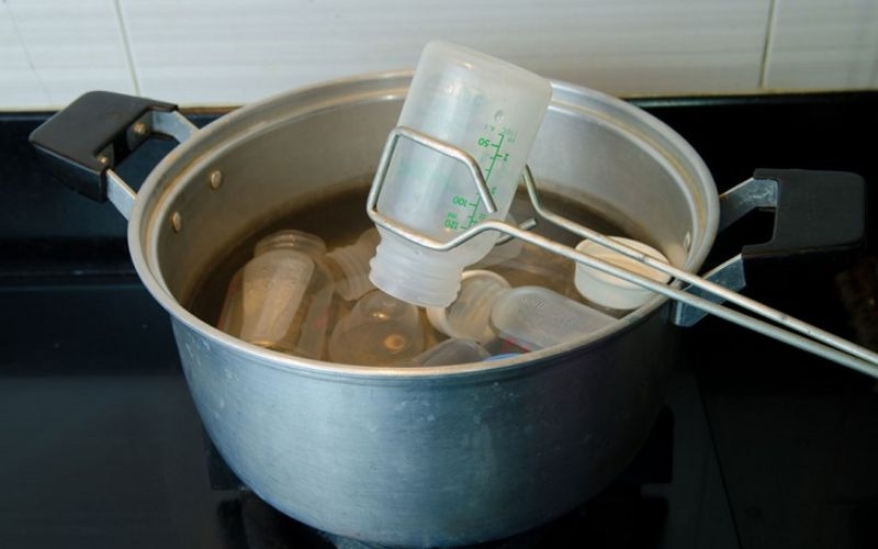 Vệ sinh dụng cụ pha sữa