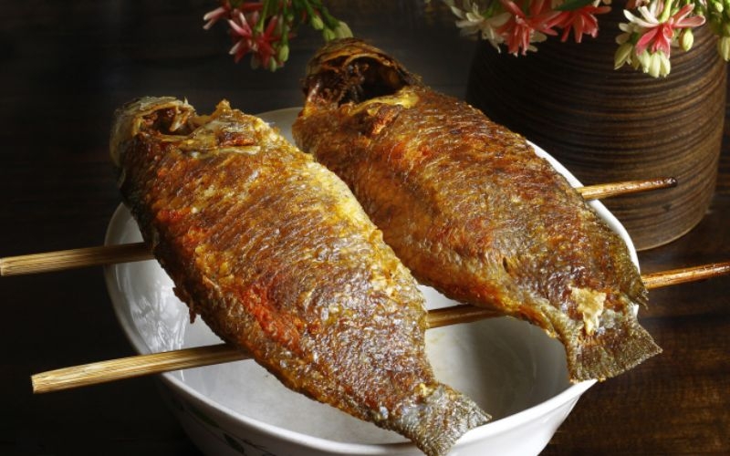 cách rán cá ngoài giòn trong mềm 4
