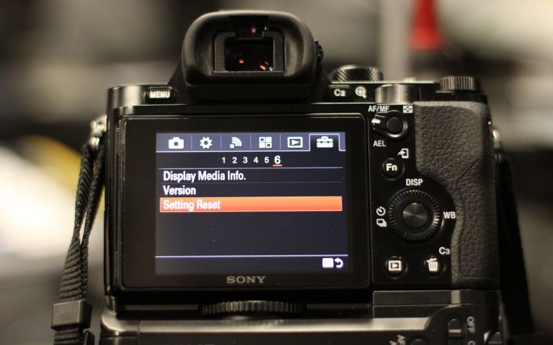Reset máy ảnh Sony là gì