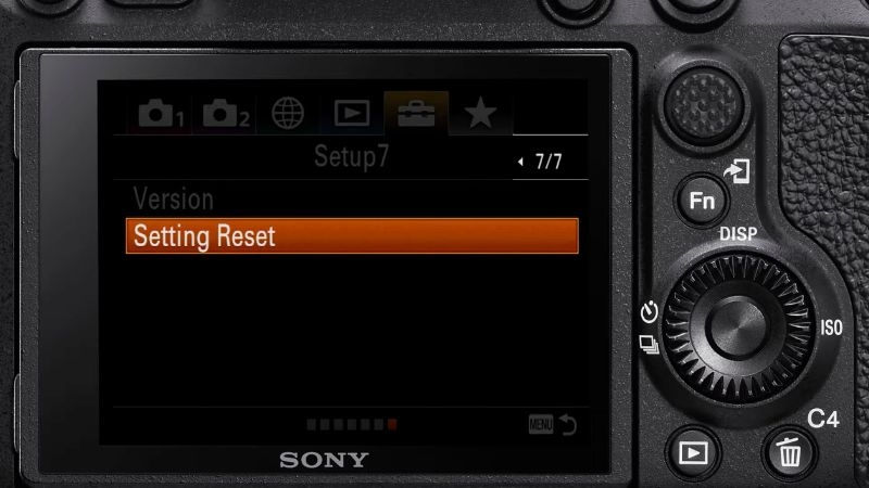 Cách reset máy ảnh Sony về cài đặt gốc bằng menu