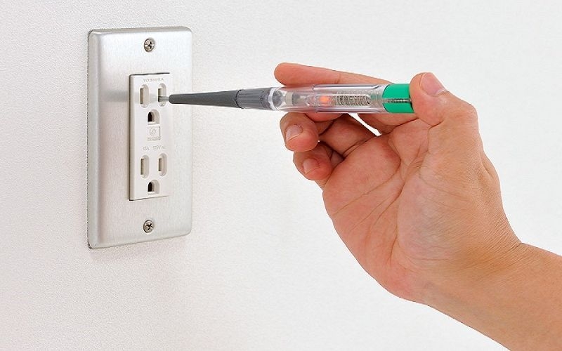 Kiểm tra nguồn điện trước khi reset máy giặt Panasonic